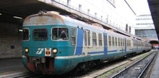 Scarafaggi sul treno, disavventura per i passeggeri del Genova-Savona