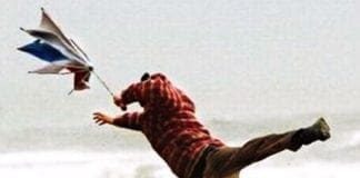 Vento in diminuzione, a Chiavari riaprono parchi e cimiteri vento forte