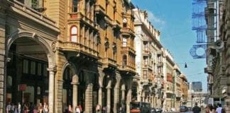 Black out in via XX settembre, allarmi impazziti e saracinesche bloccate