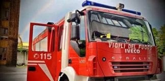Voltri – Cassonetti in fiamme dietro la sede del Municipio