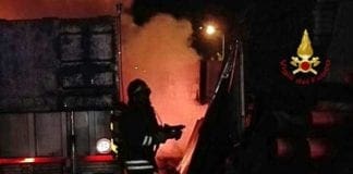 Autostrada A10 chiusa per un camion in fiamme nell’Imperiese