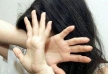 Genova, perseguita la ex moglie che si era nascosta per sfuggirgli, condannato violenza