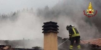 Borzonasca – Incendio al tetto di un’abitazione incendio tetto fiamme