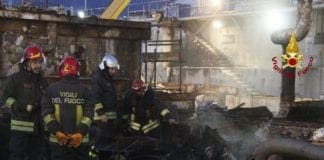Costa Concordia – Incendio nel cantiere di demolizione a Genova – VIDEO