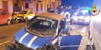 Genova – Incidente in via 5 Maggio, auto contro le vetture in sosta