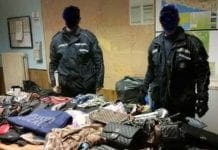 Genova, laboratorio di false griffes nel centro storico: tre denunciati