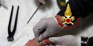 Roma, dito incastrato nell’anello: al pronto soccorso arrivano i Vigili del Fuoco