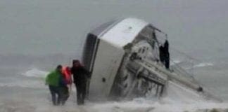 Tragedia a Rimini, barca a vela in balia del maltempo: quattro morti