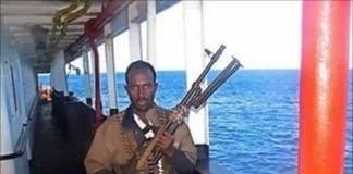 Pirati assaltano nave nel Golfo di Aden, intervengono i militari