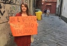 Papa Francesco a Genova – Giovane bloccata mentre protesta