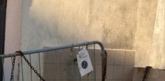 Voltri – Degrado e incuria nel posteggio sulla spiaggia