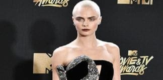 Cara Delevingne rasata sul red carpet degli MTV Awards, ecco perché