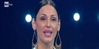 Anna Tatangelo ritoccata? No, colpa del trucco sbagliato