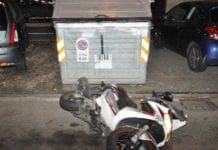 Gasolio sulla strada in corso Europa, pericolo per moto e scooter