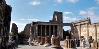 Pompei, rubata borchia di bronzo del VI secolo a.C. durante l’orario di visita