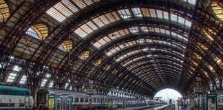 Milano, due militari e un agente feriti a coltellate in stazione