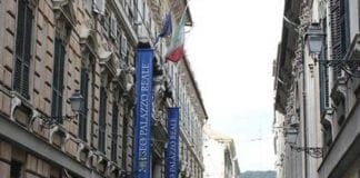 Genova, cadavere mummificato ritrovato in via Balbi: forse overdose