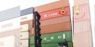 Bolzaneto, carrello elevatore in fiamme: nessun ferito