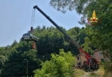 Genova, auto precipita in un dirupo sulla strada per la Madonna della Guardia