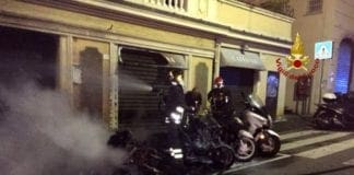 Genova Castelletto, motorini in fiamme in corso Monte Grappa
