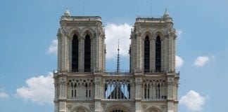 Parigi – Assalto a Notre Dame, uomo ferito dalla polizia dopo aggressione
