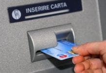 Comprano biglietti aerei con PostePay clonata, denunciate due persone bancomat