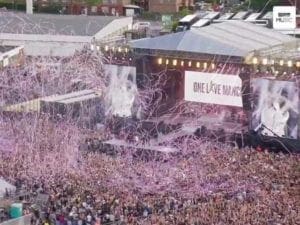 Old Trafford gremito per il concerto One Love Manchester