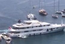 Portofino – Maxi yacht in manovra urta una decina di barche VIP – Video