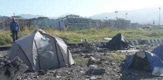 Chiavari, accampamento rom in piazza Giovanni Paolo II: ancora uno sgombero alla Colmata
