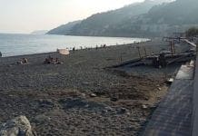 Voltri – Pattuglione sulla spiaggia, multe e tende “cacciate” spiaggia voltri