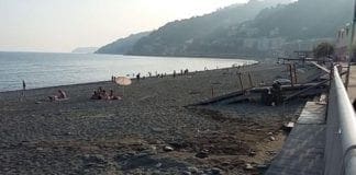 Voltri – Pattuglione sulla spiaggia, multe e tende “cacciate” spiaggia voltri