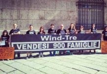 WIND TRE – Manifestanti in presidio sotto la Prefettura – VIDEO