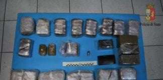 Genova, arrestati due grossisti della droga nel centro storico