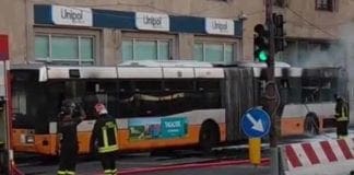 Genova, bus in fiamme in via Brigate Partigiane