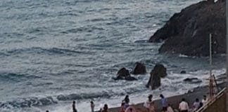 Voltri – Ancora tende e fuochi sulla spiaggia in barba ai controlli