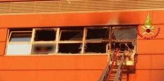 Genova – Incendio nel grattacielo di via di Francia a Sampierdarena – VIDEO