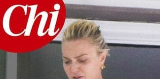 Paola Barale, foto in topless a Ibiza e scatta la querela