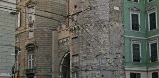 Genova, uomo accoltellato per strada a Porta dei Vacca Porta dei Vacca