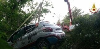 La Spezia – Incidente al Rally del Golfo dei Poeti, auto fuori strada a Biassa