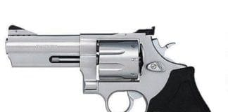 Genova Prà – Getta pistola e droga dalla finestra ma viene scoperto