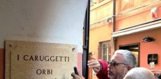 Loano, posizionata nuova targa per riscoprire i nomi delle antiche strade libanesi