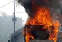 Genova, Autobus in fiamme a Sampierdarena autobus in fiamme Manin castelletto Genova