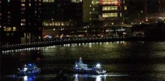 New York – Elicottero precipita nell’East River: cinque morti. Salvo solo il pilota