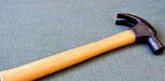 Bogliasco, danneggia l’appartamento della sorella a martellate: denunciato