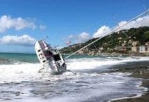 Voltri – Risolto il “mistero” della barca a vela arenata sulla spiaggia