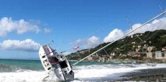 Voltri – Risolto il “mistero” della barca a vela arenata sulla spiaggia