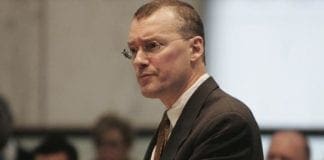 Usa, avvocato dei diritti gay si dà fuoco contro l’inquinamento selvaggio