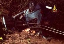 Auto ribaltata a Lumarzo, donna intrappolata