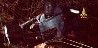 Auto ribaltata a Lumarzo, donna intrappolata