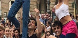 Roberto Bolle, flash mob in piazza della Scala per la giornata mondiale della danza